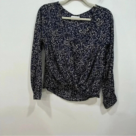 🍁 Urban Outfitters Mayfair Drapey Surplice Top Small - Picture 3 of 11